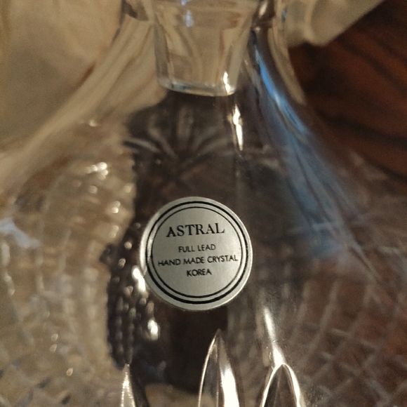 Side Rest Crystal Glass Decanter Vintage Hand Blown Astal 68 Ounce NWOT - Picture 3 of 7